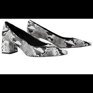 Black & white snake print pumps